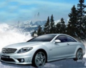 AMG Wintersporting Drift Competition - Отличная игра с отличным авто - белоснежным Mercedes Benz AMG. У вас есть всего лишь 60 секунд, чтобы показать свои способности при заносах. Вам нужно скинуть на стенку как можно больше снега, но при этом не дотронуться до нее. Передвижение стрелками, тормозим пробелом.