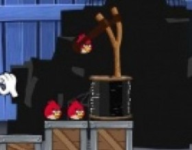 Angry Birds Rio - На мой взгляд, Angry Birds очень известная игра и никому ненадо объеснять правила. Освободи птичек из закрытых клеток, при помощи катапульты и злых птиц. Используй мышку, чтобы целиться и стрелять. Старайся одним ударом выпустить из ловушки как можно больше птинцов.