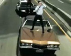 Freeway Fallguy - Some crazy guy is dancing on the front of your car. You must keep him in safe! Game has great animation especially the death scene, and great soundtrack. Use mouse to move your car and hold down click to speed up and score more points.