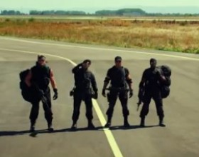 The Expendables 3 TD - Love this movie! Here's another part of this defense game. Your task is to stop all enemies before they destroy your objects of interest. Use anything you have at your disposal to stop them: soldiers, air strikes, towers and many more.