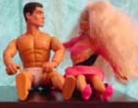 Barbie and Ken sex - كيف مشاهدة هذه الدمى الشهير جعل من أصل اثنين في أيار / مايو : (كين وباربي استمتعت جدا ، حتى انه يرغب في جعل الحب معها. انظروا الى ما يحدث.